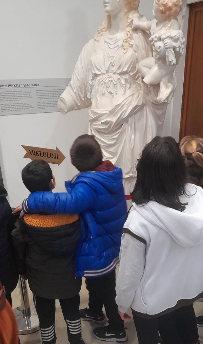 Ara Tatilde Müzeyi Gezdiler Sinemaya Gittiler