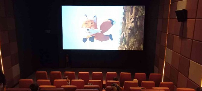 Ara Tatilde Müzeyi Gezdiler Sinemaya Gittiler