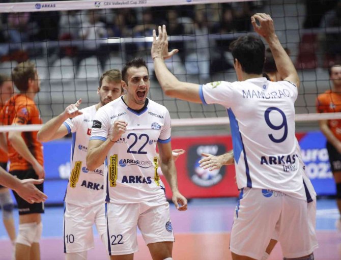 Cev Voleybol Cup: Arkas Spor: 3 - Caruur Volley: 1