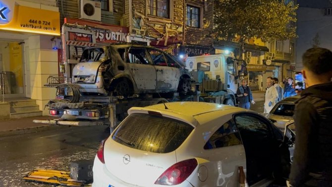 Fatih’te 5 Araç Alev Alev Yandı