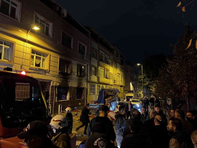 Fatih’te Ekipler Doğalgaz Çalışması Yaparken Patlama Yaşandı: 5 Yaralı