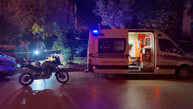 Emekli Polis Eşini Sokak Ortasında Öldürdü