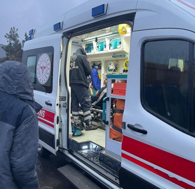 Gaziantep’te Kamyon İle Tır Çarpıştı: 1 Yaralı