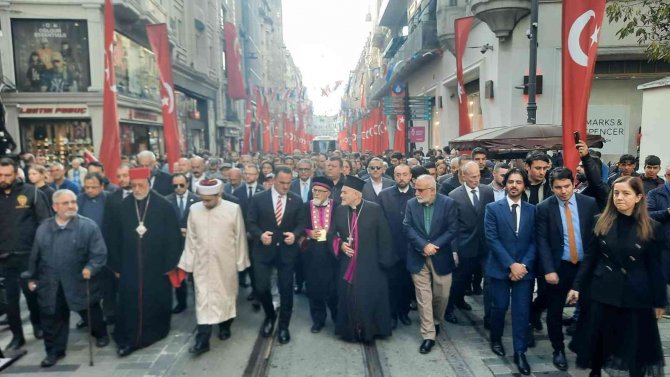 İ̇stiklal Caddesi’nde Teröre Karşı Anlamlı Yürüyüş