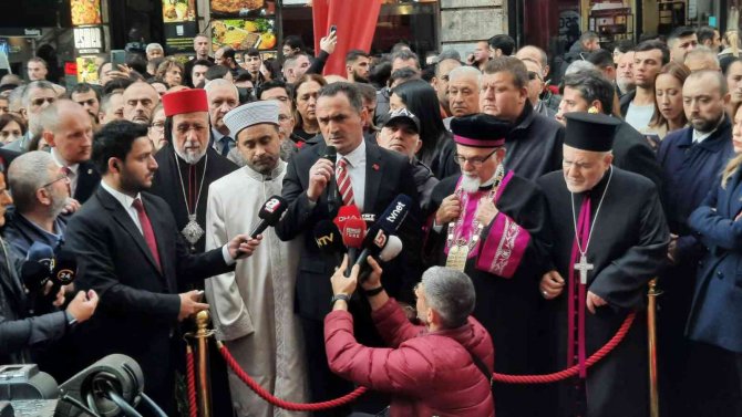 İ̇stiklal Caddesi’nde Teröre Karşı Anlamlı Yürüyüş