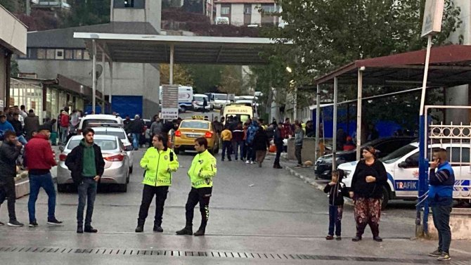 İ̇zmir’de İki Grup Arasında Silahlı Kavga: 2’si Ağır 6 Yaralı