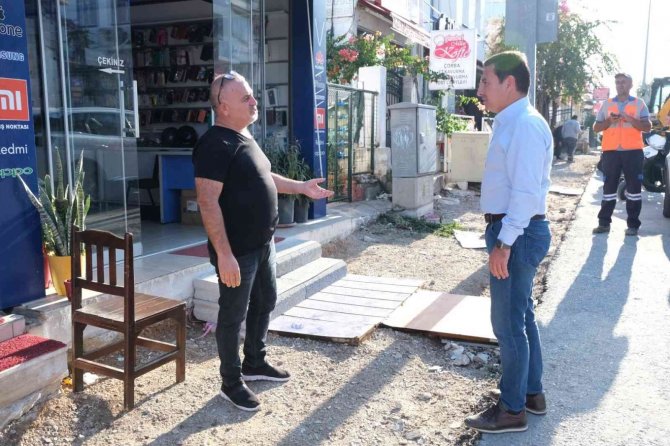 Kaldırım Ve Yol Yenileme Çalışmaları Sürüyor