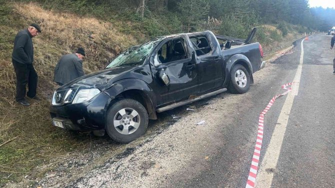 Yoldan Çıkan Pikap Şarampole Devrildi: 1 Ölü, 1 Yaralı