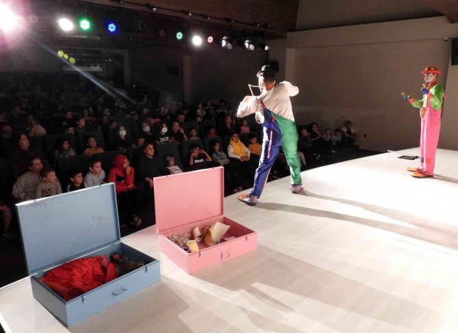 Kbt’den Çocuklara Oyun Hediyesi