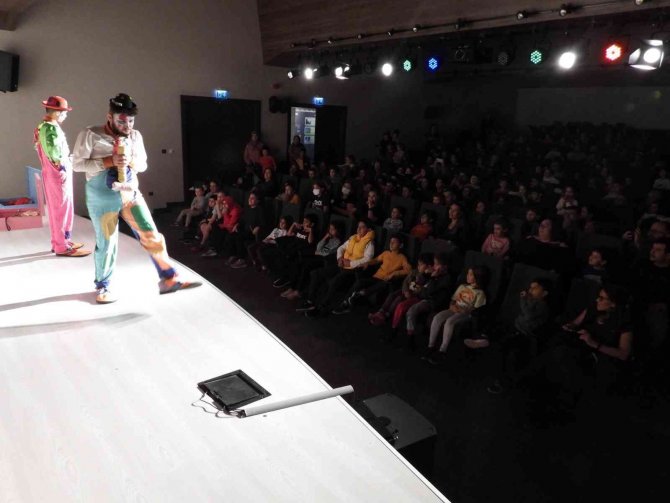 Kbt’den Çocuklara Oyun Hediyesi