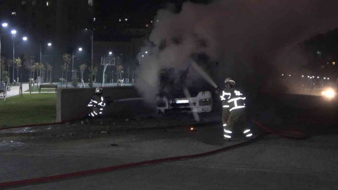 Park Halindeki Tanker Alev Alev Yandı