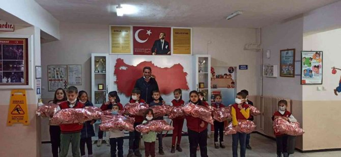 "Çocuklar Kitap Okusun" Diye Yardım Kampanyası Başlatıldı