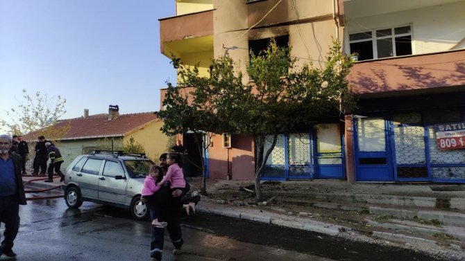 Apartman Dairesi Alev Alev Yandı