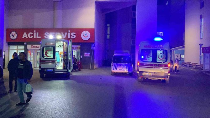 Sokak Ortasında Bıçaklanan Şahıs Yaralandı