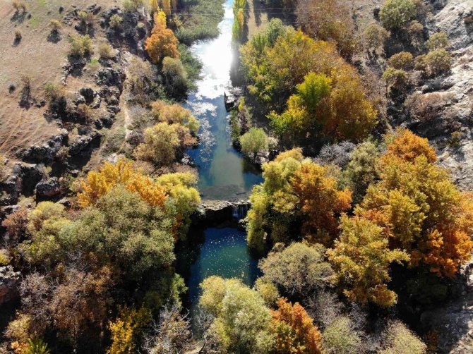Karasu Çayı Doğal Güzelliyle Renk Cümbüşü Oluşturdu