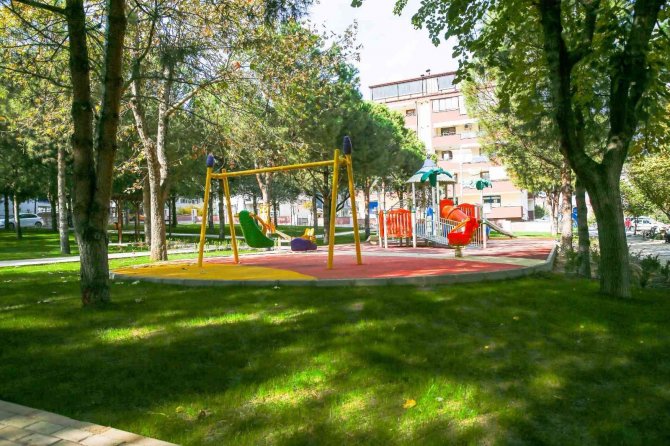 Merkezefendi’de Parklar Sonbahar Bakımına Alındı