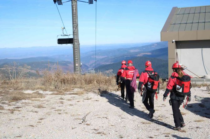 Jak Timlerinden Kış Öncesinde Kayak Merkezinde Nefes Kesen Kurtarma Tatbikatı