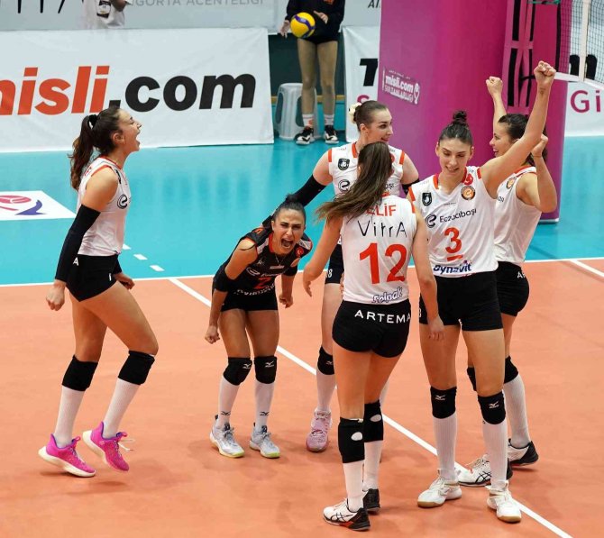 Misli.com Sultanlar Ligi: Eczacıbaşı Dynavit: 3 - Vakıfbank: 0