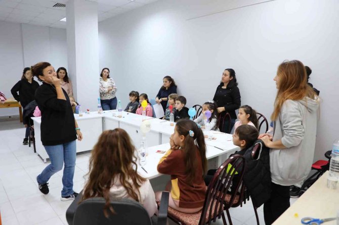 Mudanyalı Çocuklar Ara Tatili Deney Atölyelerinde Değerlendiriyor