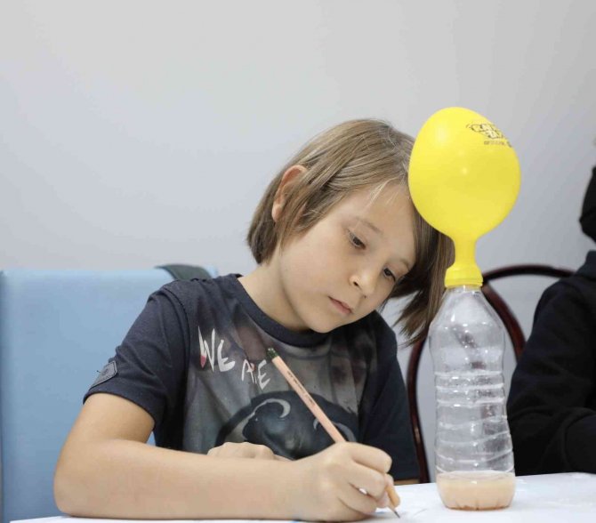 Mudanyalı Çocuklar Ara Tatili Deney Atölyelerinde Değerlendiriyor
