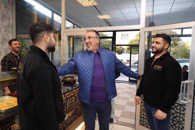 Başkan Savran 15 Temmuz Mahallesi Ve 2000 Evler Mahallesi’ndeki Esnafları Ziyaret Etti