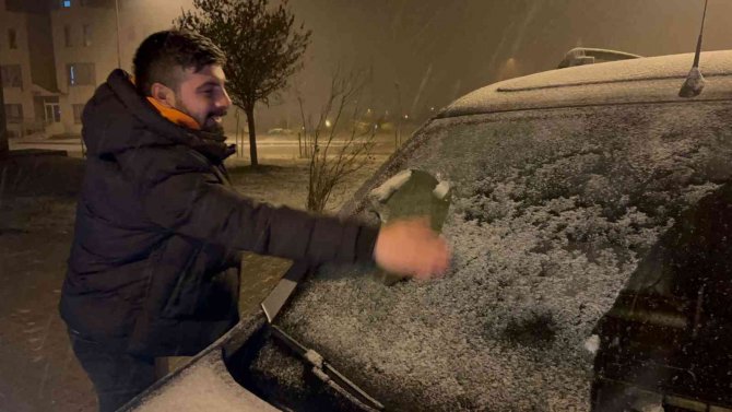 Sarıkamış’ta Kar Etkili Oluyor