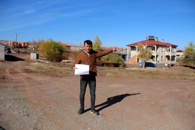 Yaşıtları Oyun Salonlarında Vakit Geçirirken O Bir Köyü Yönetiyor