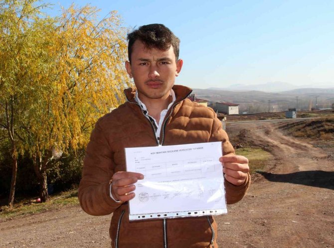 Yaşıtları Oyun Salonlarında Vakit Geçirirken O Bir Köyü Yönetiyor