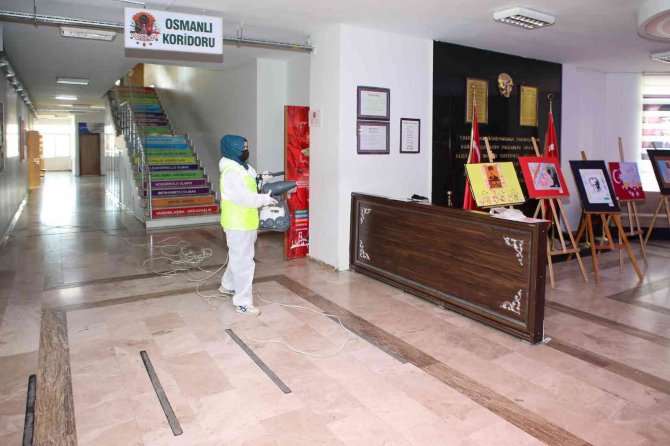 Talas’taki Okullarda Ara Tatil Temizliği