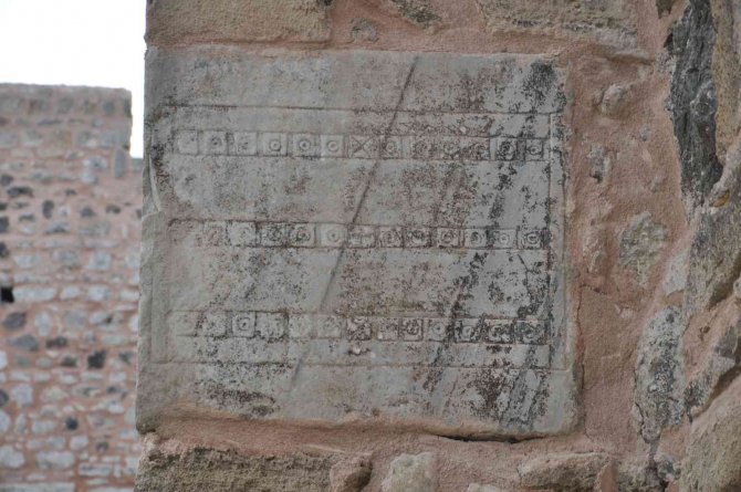 Tavlanın Antik Çağlardaki Dedesi Oyunun Taş Oyması Sinop Surlarında Gün Yüzüne Çıktı