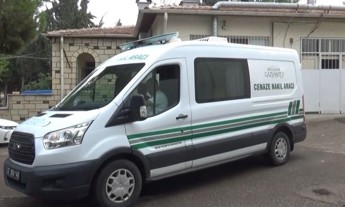Çatıyı Temizlerken Beton Zemine Çakıldı