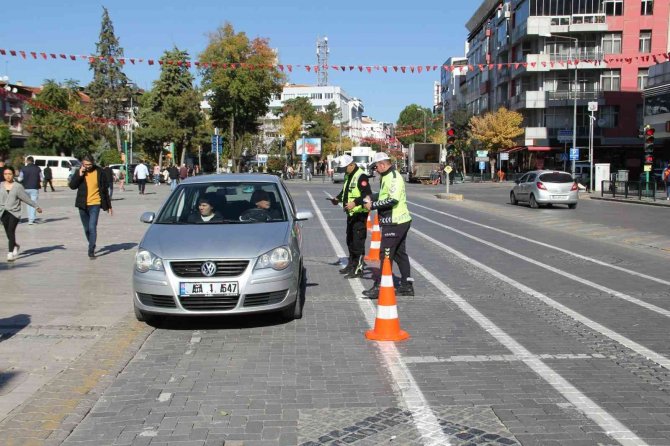 Uşak’ta Bin 240 Sürücüye Para Cezası Kesildi