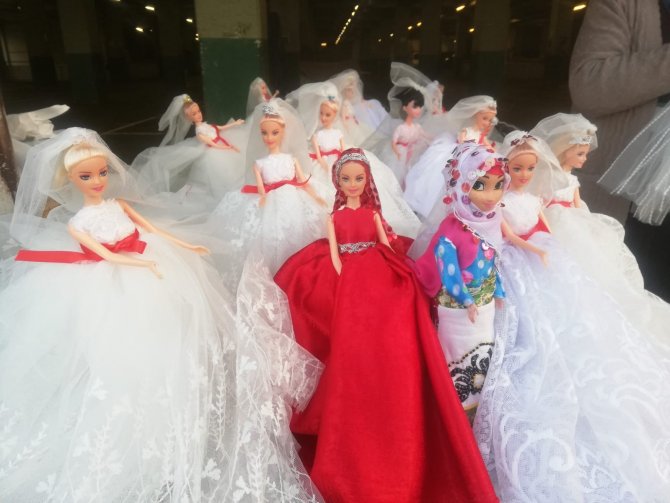 El Ürünleri Pazarında Aile Ekonomilerine Katkı Sağlıyorlar