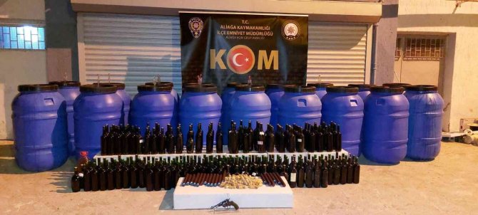 İ̇zmir Polisi Muhtemel Facianın Önüne Geçti: 4 Ton Sahte Şarap Ele Geçirildi