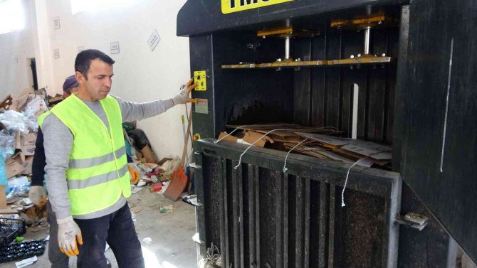 Akdağmadeni’nde Aylık 120 Ton Atık Geri Dönüşümle Ekonomiye Kazandırılıyor