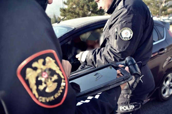 Afyonkarahisar’da ‘Düzensiz Göç İle Mücadele Ve Huzur Uygulaması’