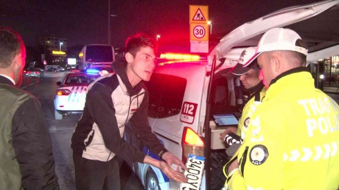 Kadıköy’de Denetime Takılan Plakasız Sürücüden Şaşırtan Tepki: "Babam Görecek"