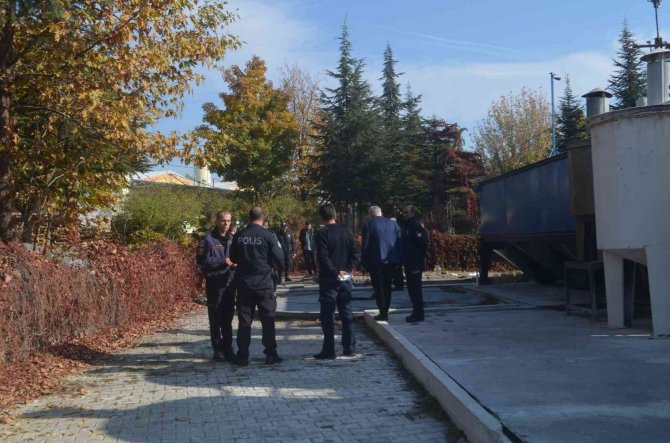 Merzifon’da İşçiler Yağ Fabrikasında Kuyuya Düştü: 6 İşçi Hastaneye Kaldırıldı