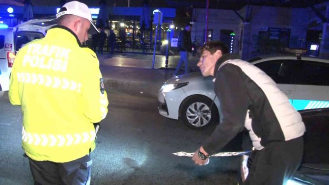 Kadıköy’de Denetime Takılan Plakasız Sürücüden Şaşırtan Tepki: "Babam Görecek"