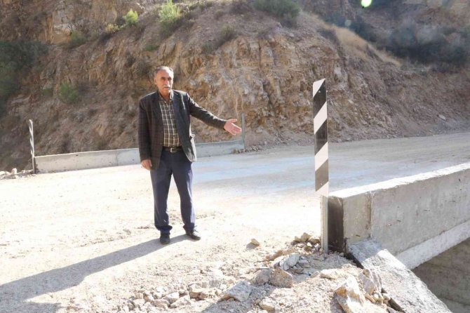 İ̇ncirliova’da Birçok Mahallenin Yolunu 13 Kilometre Kısaltan Çalışmaya Devam Ediliyor