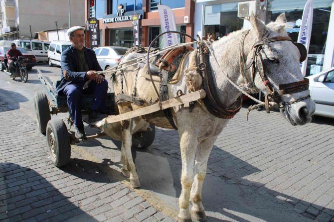 Sayıları Az Kalsa Da Ekmek Parası İçin Çalışıyorlar