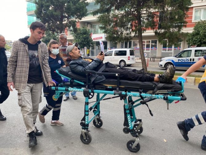 Kaza Yaptı, Telefonu Elinden Bırakmadı