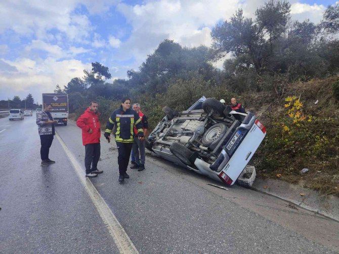 Yan Yatan Kamyonetten Burnu Bile Kanamadan Çıktı
