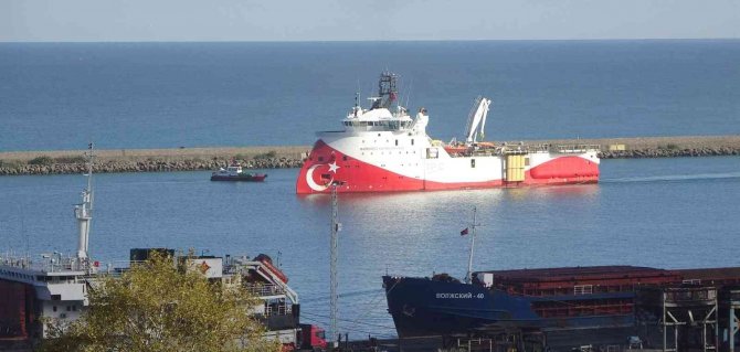 İ̇ki Haftadır Trabzon Limanında Demirli Bekliyor