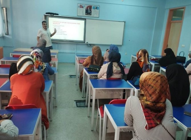 Bingöl’de ’Aile Okulu’ Projesi Eğitimleri Devam Ediyor