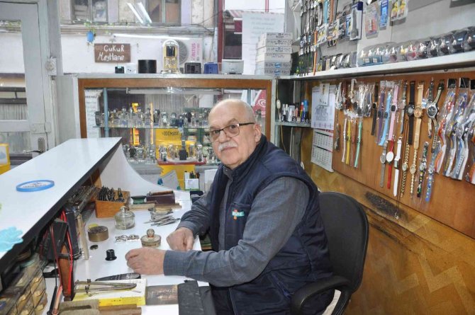 16 Yaşında Başladı, Yarım Asırdır Zamana Ayar Veriyor