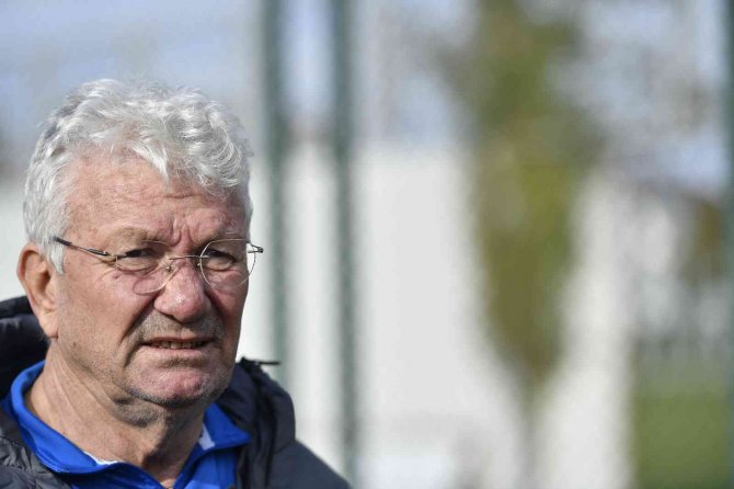 İ̇smail Ertekin: "Hakemler Bütün Hataları Bize Yapıyor”"