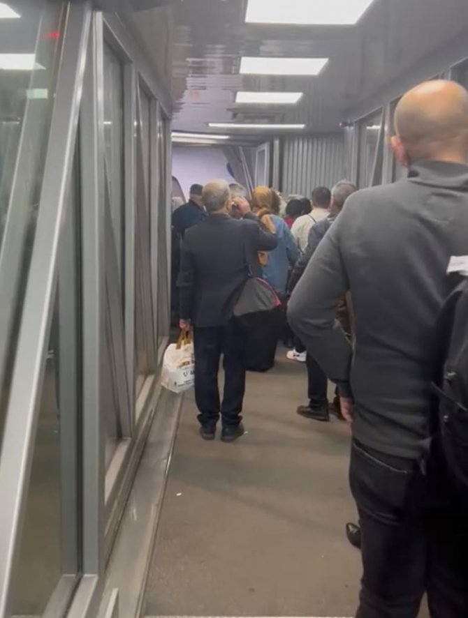 Diyarbakır-antalya Uçağında Bomba Alarmı