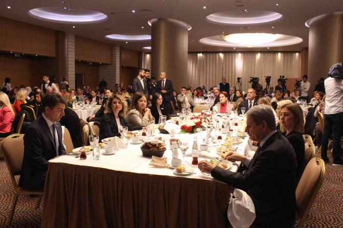 Akşener’den "Siyasette Kadın" İtirafı