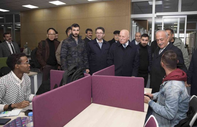Başkan Sekmen’den Rektör Çomaklı’ya Tebrik Ziyareti